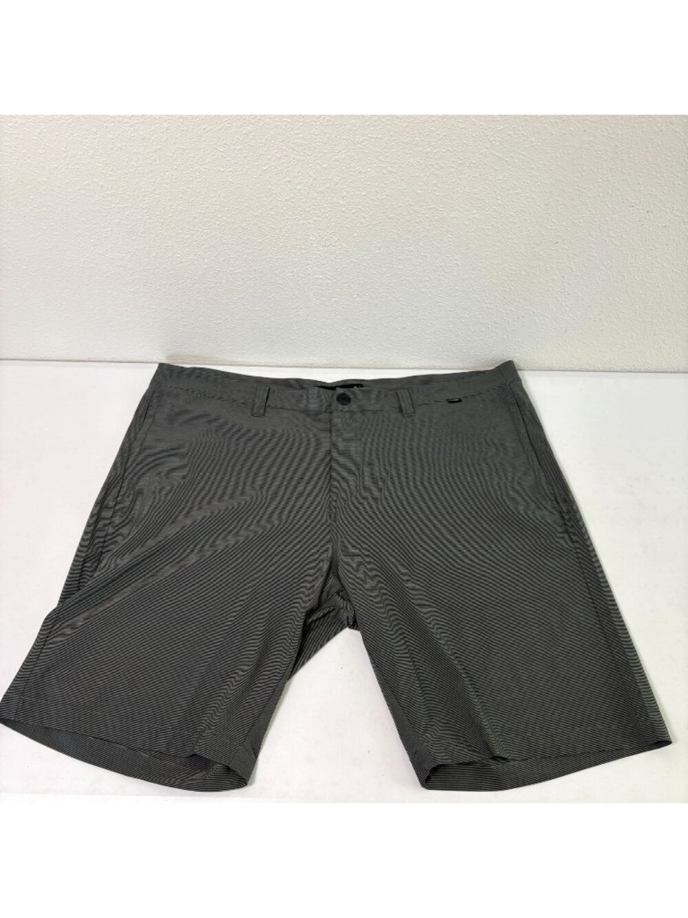 Travis‎ Mathew Shorts Mens 40 Gray Striped Pockets Casual Golf Inseam 10"